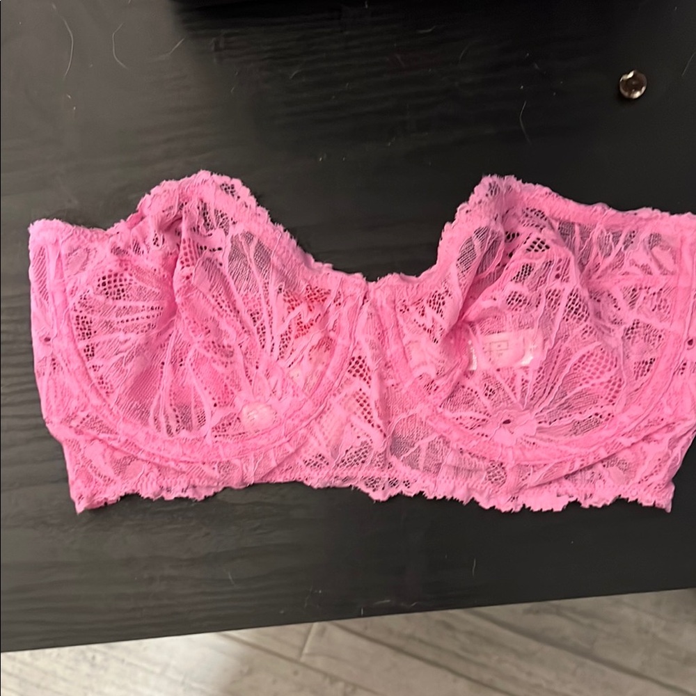 NEW 
Vibrant Pink Lace Bralette with Sweetheart Neckline and Floral Design